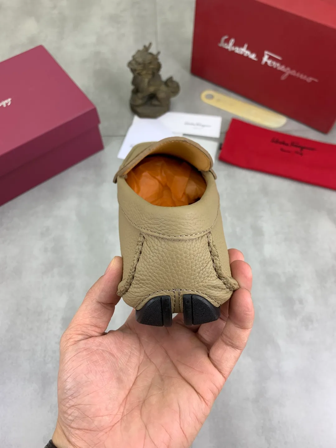 Men's shoes 💰P542 New model, high quality [Ferragamo/Ferragamo] Latest lazy slip-on shoes Original imported calfskin, imported cowhide lining + original luxury metal buckle + original combination outsole Comparison without pressure Code number: 38-45